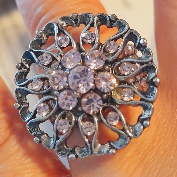 Stretchy One Size Fits All Silver Toned Ring with Lilac Rhinstones - Picture 9 of 11